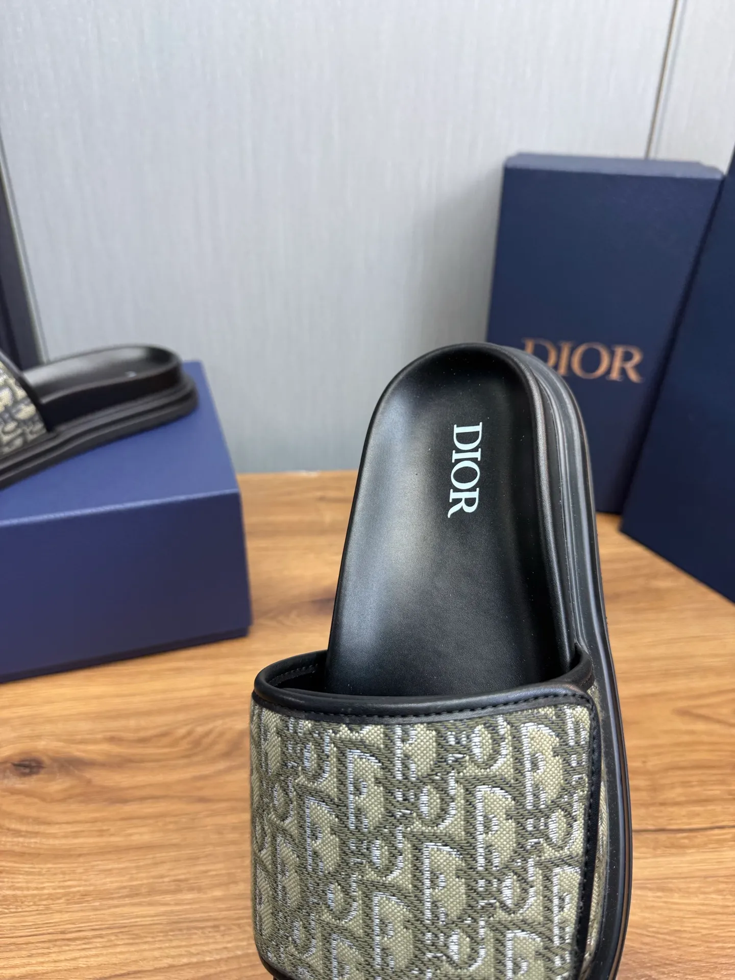Men's shoes 💰280💰 Dior. Men's slippers 🩴Official website 1:1 production 38-45 yards 45 46 🉑️Customized original material shipped✅